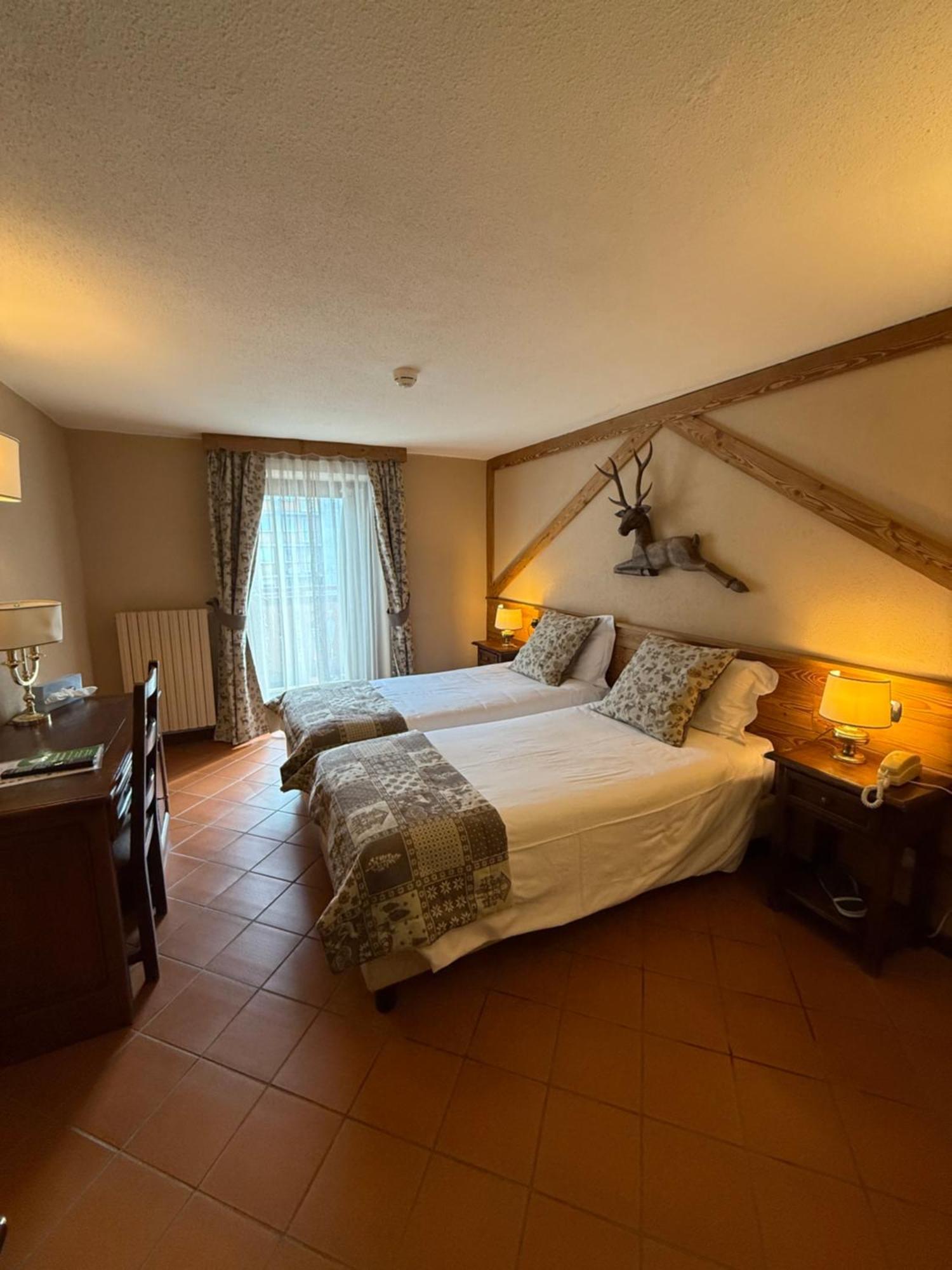 Hotel Jumeaux Брей-Червінія Екстер'єр фото